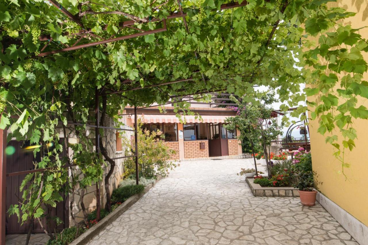 Apartment Alba Медвея Екстериор снимка