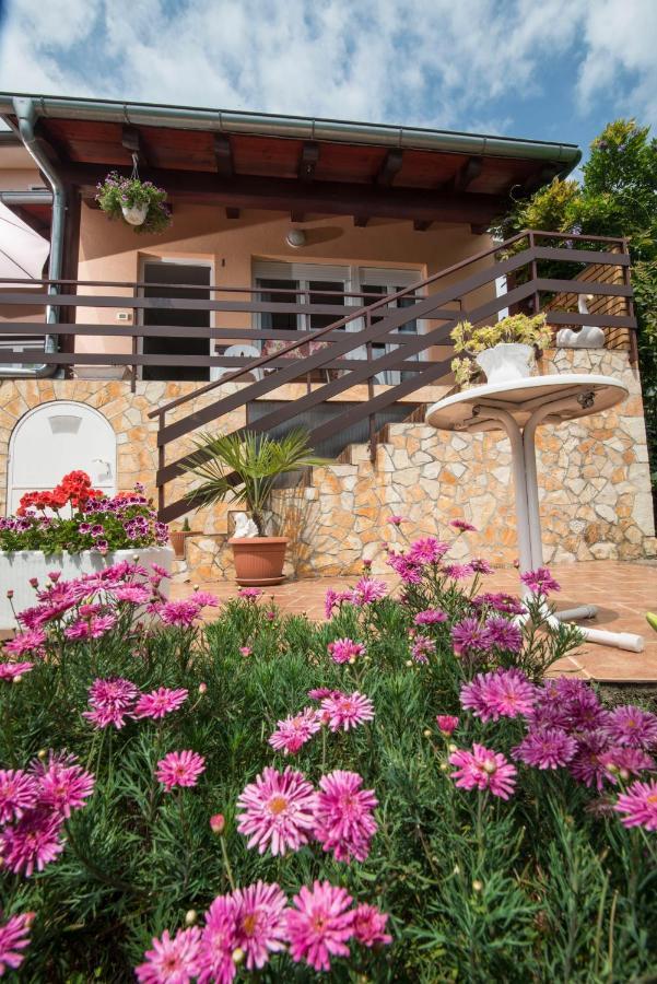 Apartment Alba Медвея Екстериор снимка